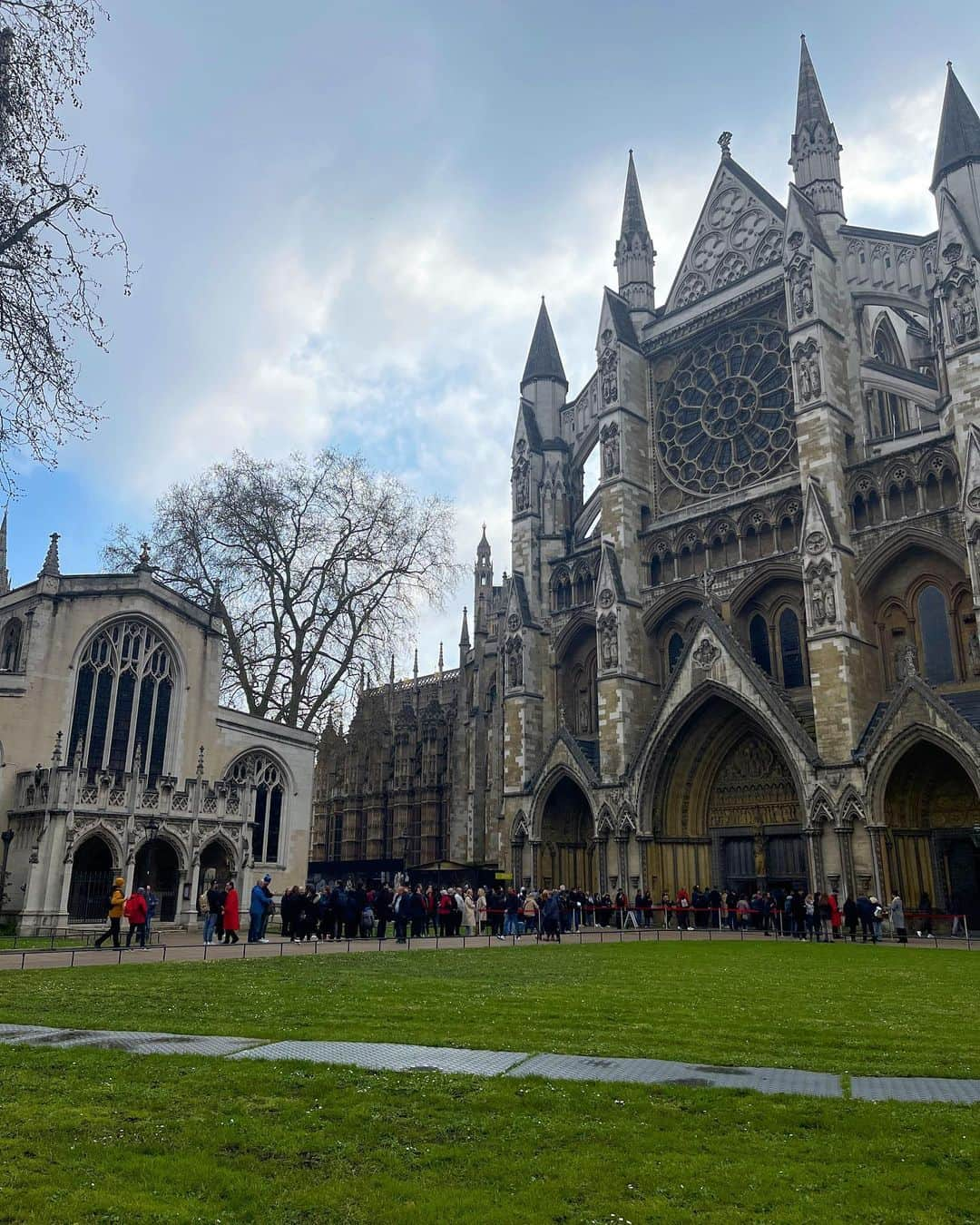 新田朝子さんのインスタグラム写真 - (新田朝子Instagram)「Hello London💂‍♂️  #ロンドン #イギリス #ロンドン旅行 #イギリス旅行 #ヨーロッパ #ヨーロッパ旅行 #ビッグベン #ウエストミンスター寺院 #バッキンガム宮殿   #london #uk #england #londontrip #uktravel #europe #travelgram #travelphotography」4月18日 8時01分 - asako.nitta