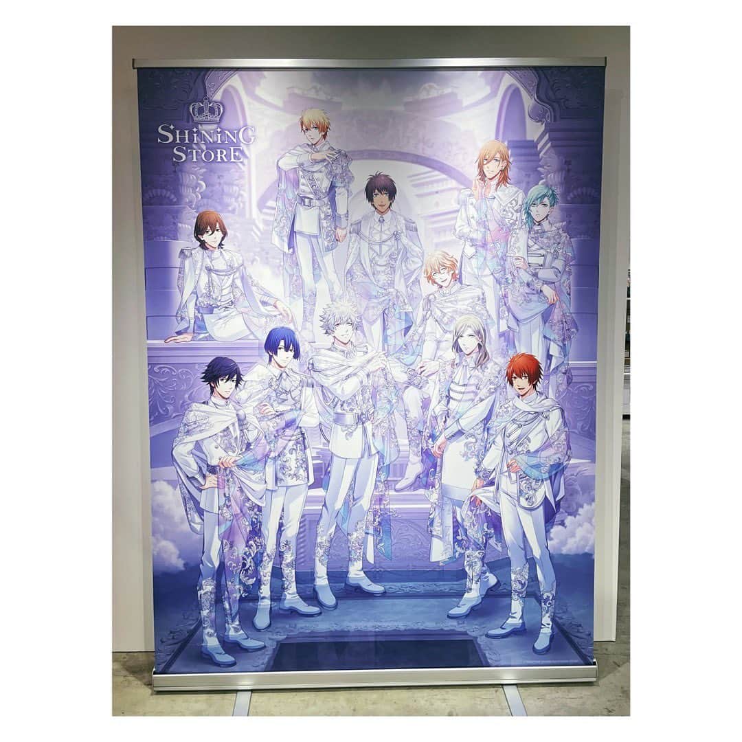 小河結香のインスタグラム：「シャニスト🌈🎤⭐️ (2022/8/20)  しほちゃんと1日オタ活した日🥰 まずPARCOで開催されてたシャニストへ✨ 2人で思わずプリキャのぬい 買ってしまったアラサーオタク✋  丁度ピヨちゃんの撮影会もあった時間帯で ゆっくり歩いてらした🐣  この日は他にも色々行ってて ランチから夜ごろまで ずっと付き合ってもらってた💨  次の現場へ続く👉  #うたプリ #シャニスト #カルナイ推し #蘭丸推し #歩くピヨちゃん #オタ活 #推し活 #推し事 #ゆんのヲタ活記録」