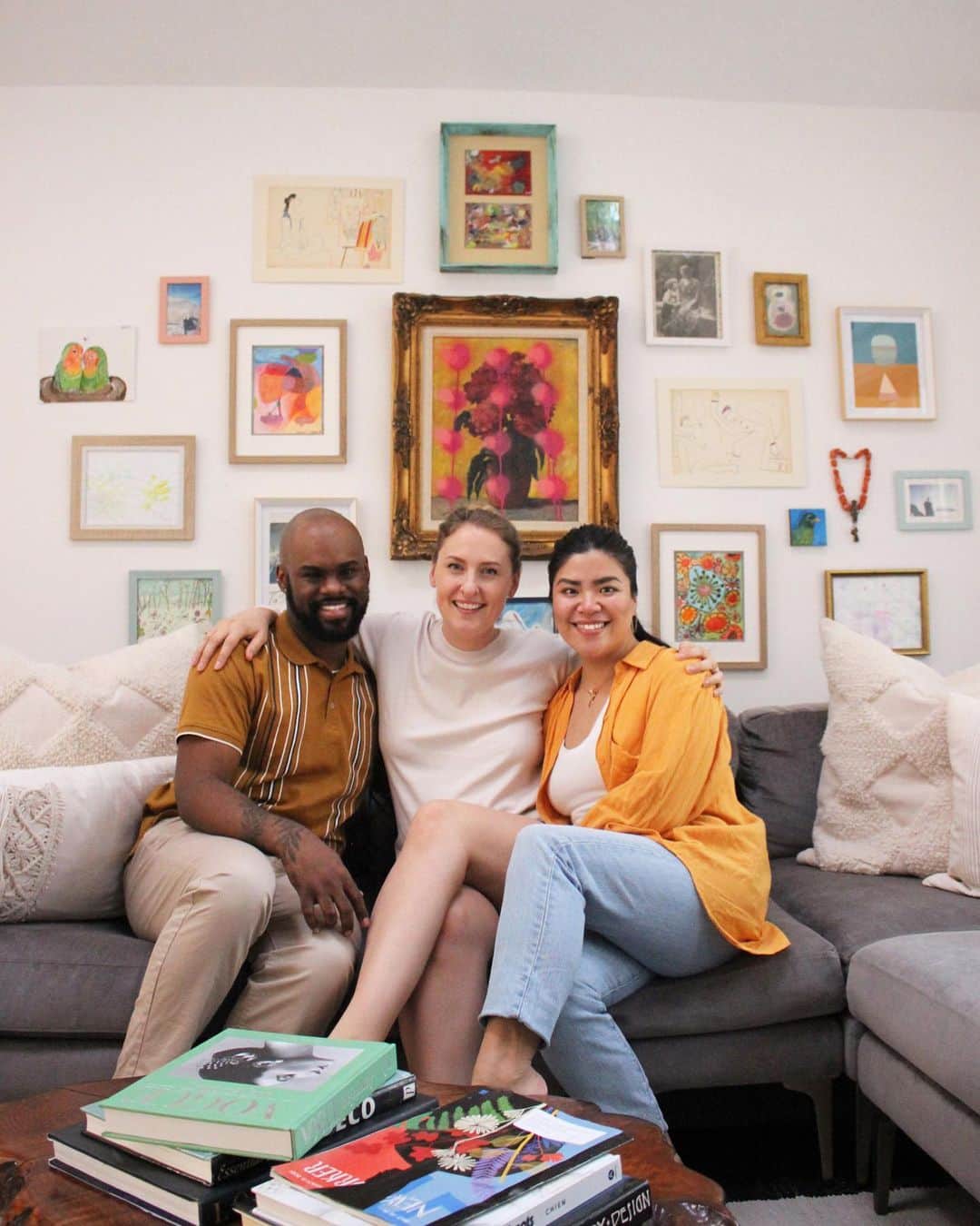 ルル フロストのインスタグラム：「Checked off a successful photoshoot day with the Lulu Fam Jam last week. Here’s a little photo dump as a sneaky peek on what’s to come! The Dream Team right here 💓💓💓」