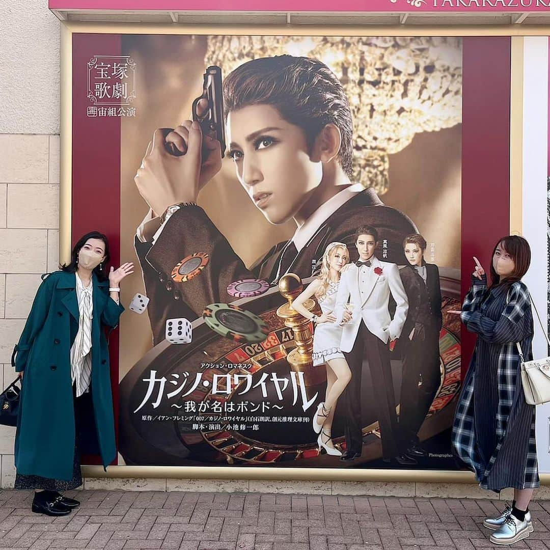 星吹彩翔のインスタグラム：「⁡ ⁡ ⁡ 宙組宝塚大劇場公演千秋楽🎉 おめでとうございます！！㊗️ お疲れさまでした！！ 無事に今日を迎えれて本当によかった🥺 ⁡ 『カジノ・ロワイヤル』 先日、りくと観劇させてもらいました❣️ いろんなことを思い出しながら観て ただただ涙が止まりませんでした。 マスクびちょびちょ。 ⁡ ゆりかさん(#真風涼帆 さん) 本当にどこ切り取ってもめちゃめちゃかっこよくて、魅力いっぱいで、観たい姿が全部詰まってて感動しました。😭✨ キラキラの舞台姿も #潤花 ちゃんとの息ぴったりの美しいデュエットダンスも目に焼き付けました！！ パレードの笑顔にこれまた号泣。 ⁡ そして長年宙組を支え続けてくださった組長の すっしーさん(#寿つかさ さん) お芝居の最後ウルっときて フィナーレナンバーでのダンス 涙腺崩壊、嗚咽でした。 ⁡ 同じくこの公演で卒業する あきも、しどりゅーくん、たくさん、いとゆ 共に作品を作り新人公演でも深く関わった子が多く、立派な舞台姿がみれて嬉しく感慨深かったです。 ⁡ いろんな所であたたかい愛を感じ 感動で胸いっぱいでした。 ⁡ 東京の千秋楽まで、宙組の皆さんも ファンの皆さんも 日々幸せに元気に過ごせますように…！✨ ⁡ ⁡ #宙組  #宝塚大劇場 #ご卒業おめでとうございます㊗️ #お疲れさまでした‼︎ #東京公演も応援してます‼︎📣 #同期のさやか #芹香斗亜 #安定のかっこよさ✨ #銃持って踊ってるのかっこよかったなー！ #そしてフィナーレとパレードでのキラキラの笑顔 #その笑顔みてたら号泣してたけど一緒に笑ってた🥹 #宙組最高 #りく　#蒼羽りく #大劇場で一緒に観れて嬉しかった💓 #この日すごい突風💨 #花の道の桜も散ってしもてた #終演後ランチもできて #ゆったりしつつも弾丸トーク #時間足りなかった😂 #いつも会うと話止まらないね #でもほぼ私の話聞いてもらってるね🤣 #いつもありがとう🙏🏻💓 #またゆっくり☺️ ⁡」