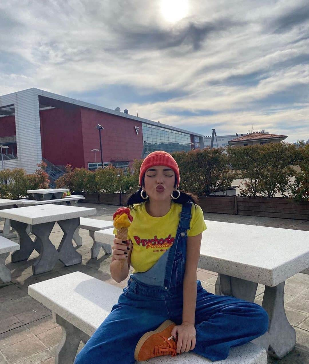 LOCAL HEROESさんのインスタグラム写真 - (LOCAL HEROESInstagram)「kisses to my all stalkers 👄 / @heyitseda in Psychodelic Parasdio Slim Fit Tee」4月17日 23時30分 - localheroes