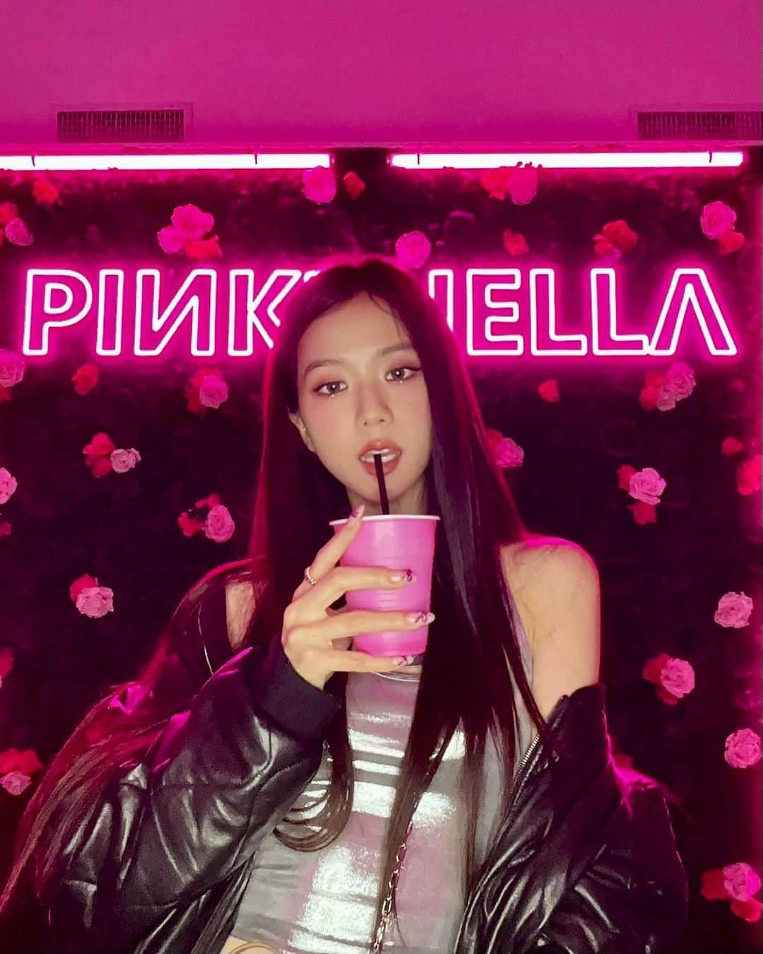 ジスさんのインスタグラム写真 - (ジスInstagram)「#PINKCHELLA in your area🖤💓」4月17日 23時33分 - sooyaaa__