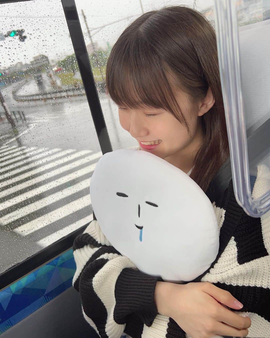 新倉愛海のインスタグラム：「新しいお友達ができた🙌🏻 ⁡ #アプガ2 #バスツアー #お土産 #Japaneseidol #ゆきおくん」