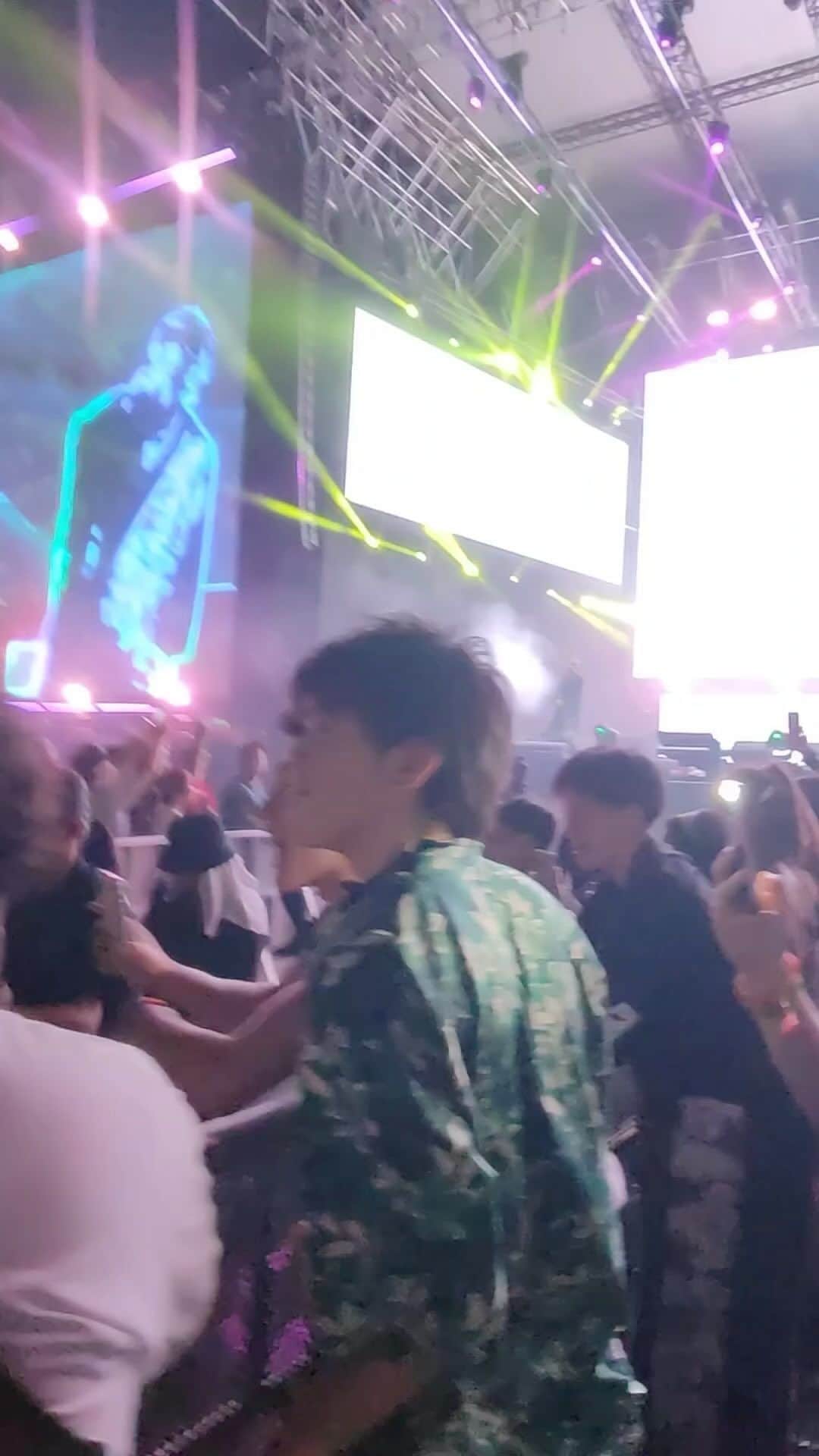銀太【レペゼン地球】のインスタグラム：「Rolling Loud #rollingloud #rollingloudthailand」