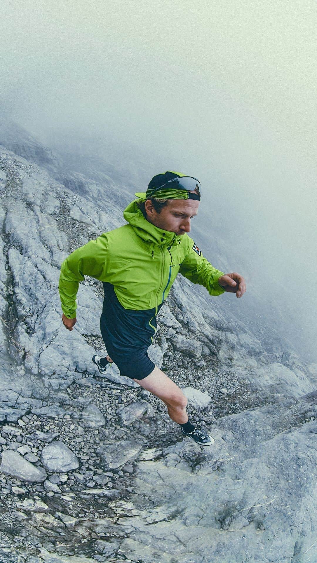 ミレーのインスタグラム：「TRILOGY SKY.   🤜🤛 Your ally while reaching summits, evolving along the edges and stepping out of your comfort zone.   UP FOR ANYTHING. . . . #MILLET」