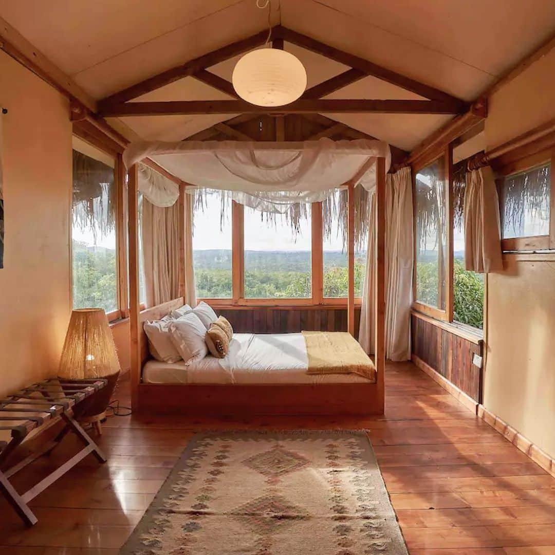 Airbnbさんのインスタグラム写真 - (AirbnbInstagram)「Stay on a fruit farm 65km outside Nairobi.」4月18日 1時00分 - airbnb
