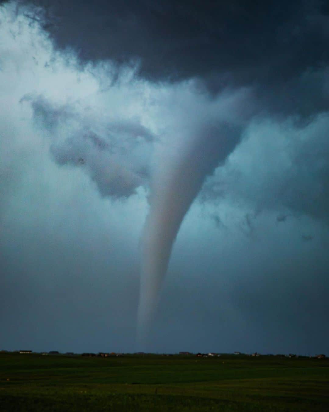Keith Ladzinskiのインスタグラム：「Storm chasing countdown begins! @canonusa」