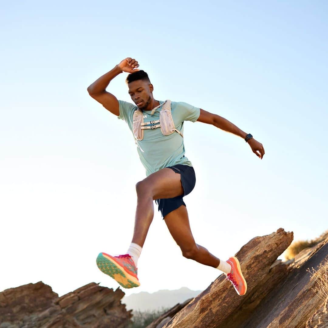 ホカオネオネさんのインスタグラム写真 - (ホカオネオネInstagram)「A Treat for Trail Runners 🏞️  The Tecton X 2 is here with a completely re-engineered, breathable upper, propulsive carbon plates, and next level grip. Tackle your next trail run or race with speed, precision, efficiency, and the confidence to reach new peaks.  Treat yourself at the 🔗 in our bio.   #HOKA #TectonX2 #productlaunch #trailrunning #FlyHumanFly」4月18日 0時00分 - hoka