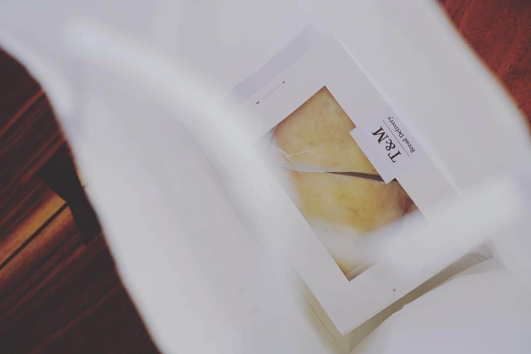 椎名直子さんのインスタグラム写真 - (椎名直子Instagram)「昨日 お友達にいただいた アップルパイの美味しかったこと！  朝がステキな時間になりました〜  ありがとう💛」4月18日 0時04分 - natadecoco