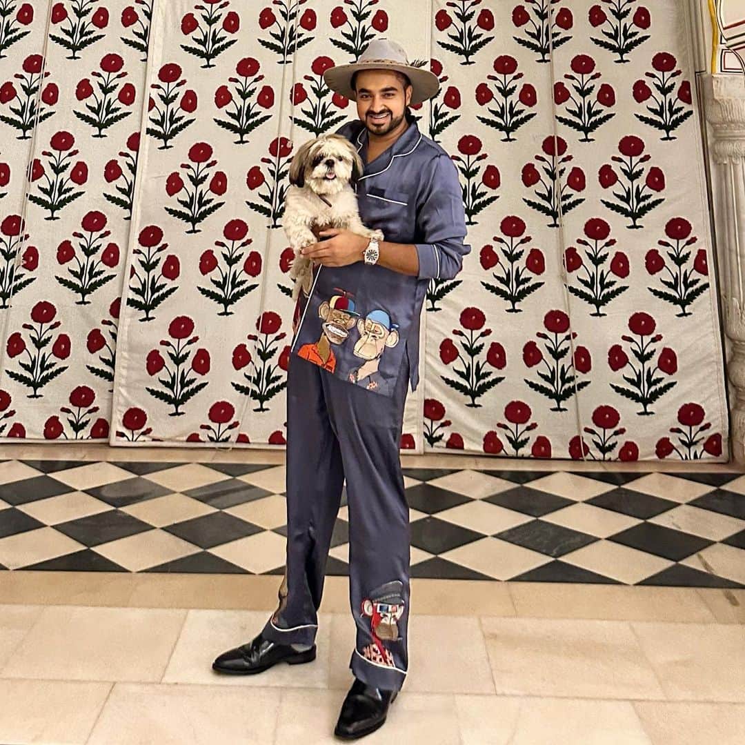 エヴァン・ルースラのインスタグラム：「Say hello to my boss @CryptoForCrypto  🤩🐶🤠」