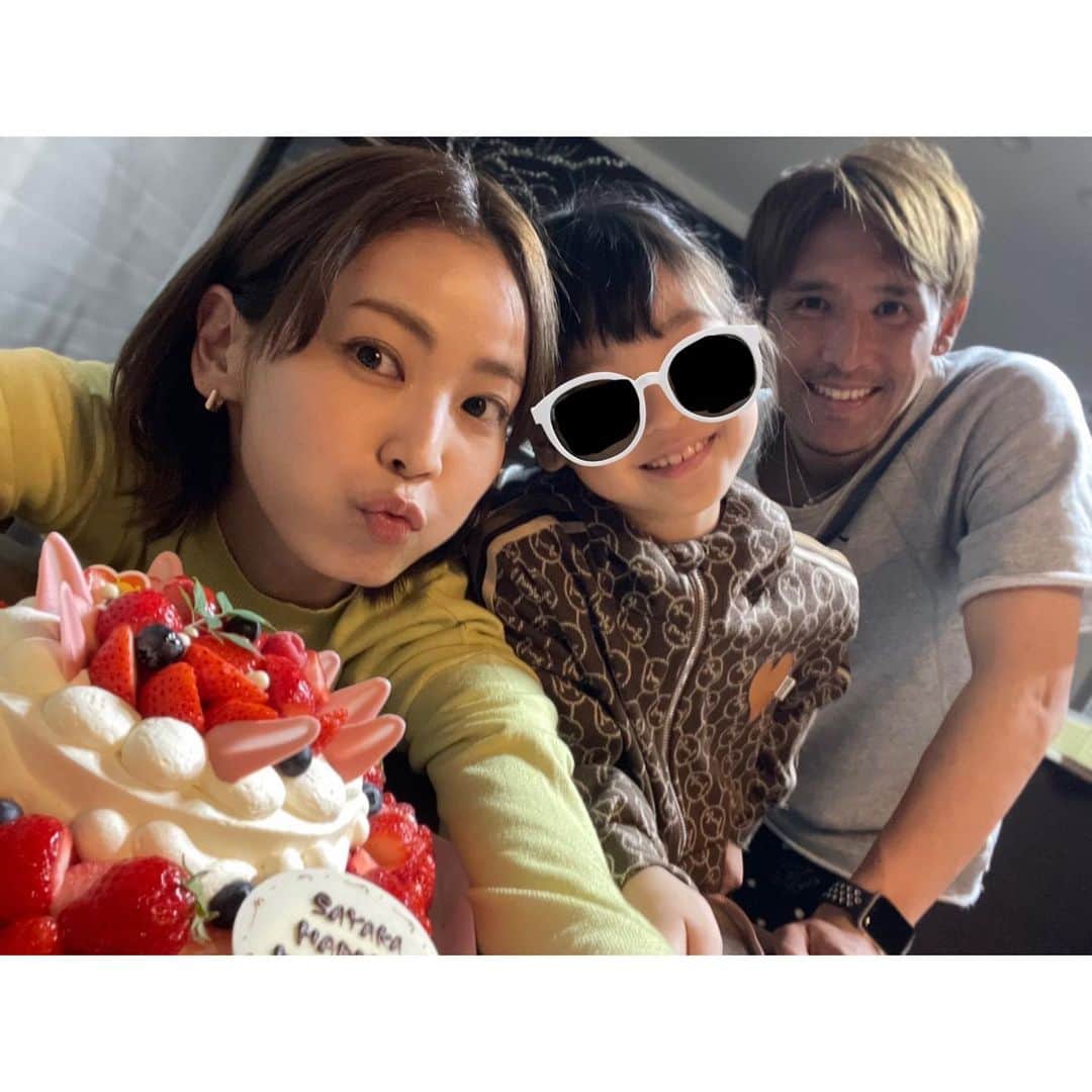 細貝萌さんのインスタグラム写真 - (細貝萌Instagram)「17.4.2023.🎂🍓 Happy birthday to my LOVE.☺️❤️😉🌹 #誕生日  #おめでとう」4月18日 0時10分 - hajime_hosogai_official