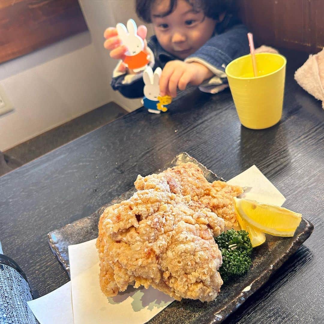 世手子さんのインスタグラム写真 - (世手子Instagram)「The housing complex is a strong ally for families with children✨✨ Lunch at Motsunabe restaurant in the housing complex❣️ Fried chicken is big‼️‼️ 初めて #団地 に行ってきたよー^ ^ #山崎団地 すごい活気付いてましたー（＾ω＾） #子連れ にも最適(^^) 素敵団地内にある @sakuramotsunabe #もつ鍋処さくら でランチ(*^▽^*) もつ鍋もたっぷり(^_^) 唐揚げおっきいい^ ^ 雑炊も濃厚でした💖 家族で楽しめるよ(*´◒`*) #ノンアルコール かんぱい(^-^) #ドタバタ育児  #二児のママ  #2児育児 #赤ちゃんのいる暮らし  #3歳男の子 #3歳差育児  #二児の母 #二児ママ  #ママシンガー  #二児育児 #2児ママ #2児のママ #赤ちゃんのいる生活 #PR」4月18日 0時26分 - rojide