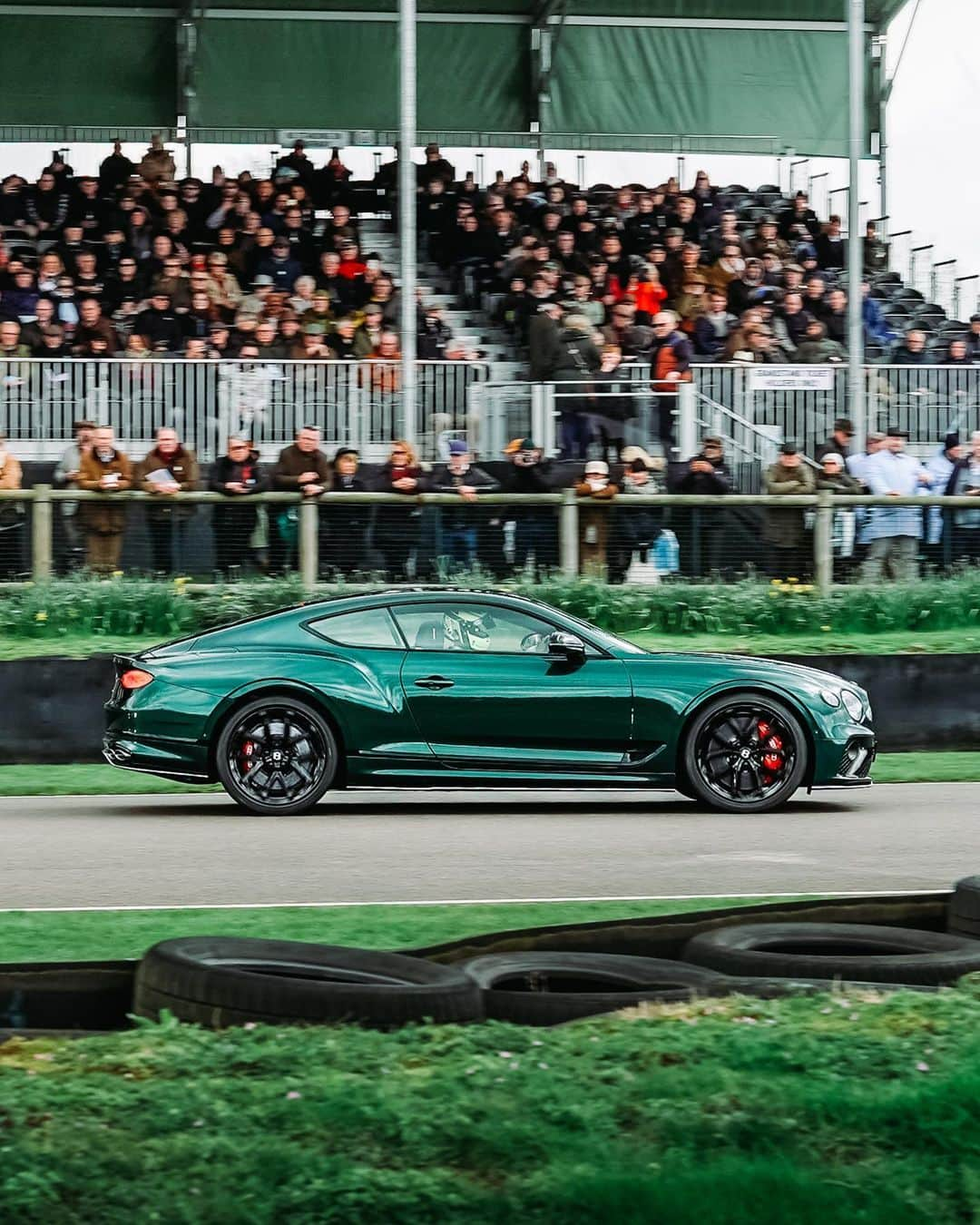 ベントレーさんのインスタグラム写真 - (ベントレーInstagram)「The enduring spirit comes with every Bentley. And now it’s celebrated at this year’s @goodwoodrrc Member meeting - a dynamic debut for the first of the #ContinentalGT #LeMans Collection by #Mulliner; a tribute to Speed 8. Discover more: https://click.bentley/3KKCpQc. #WorldOfBentley | 📷: @georgecolbeanu _ #Bentley Continental GT (W12) WLTP drive cycle: combined fuel consumption: 20.6 mpg (13.7 l/100 km), combined CO₂: 311 g/km」4月18日 0時31分 - bentleymotors