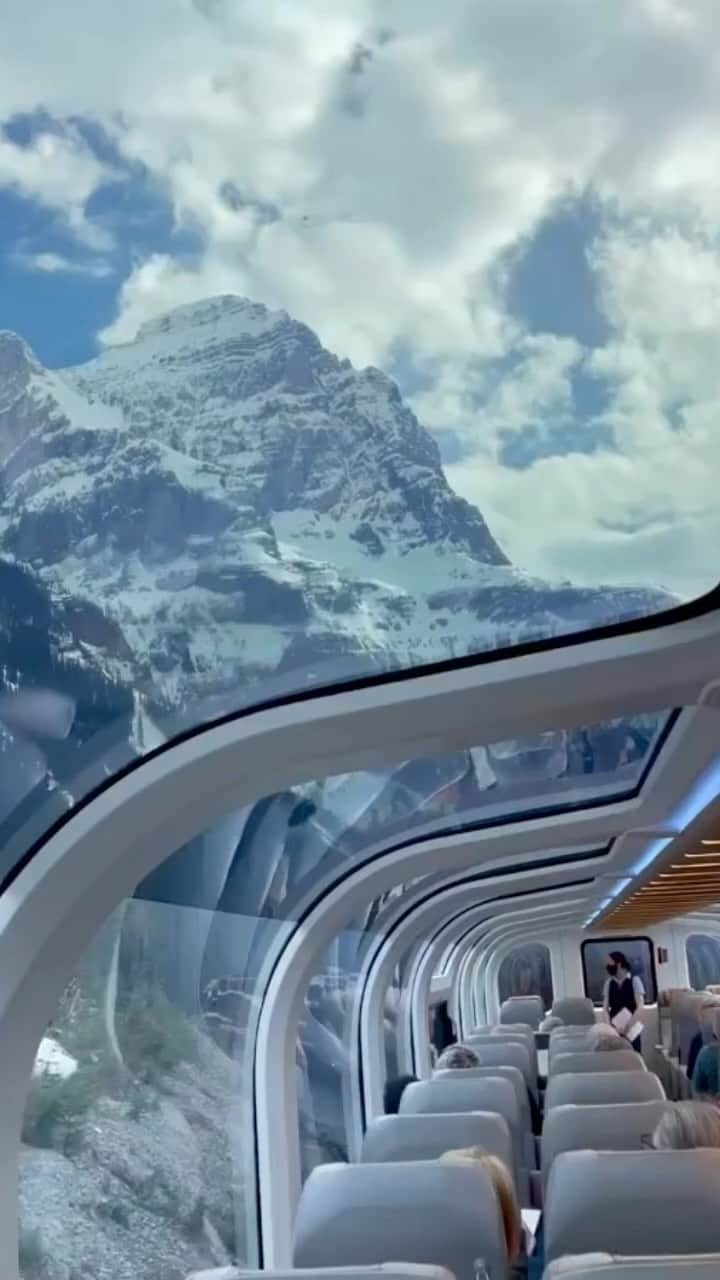 のインスタグラム：「Rocky Mountaineer’s (@rockymountaineer) first Canadian departure of the 2023 season departs Vancouver today! On their First Passage to the West route, passengers make their way to Banff, Alberta travelling through lush green forests, winding river canyons and of course, the Canadian Rocky Mountains. And you’re going to want to see this through the show-stopping glass-dome car of course!   The First Passage to the West route runs from April 17th to early October, 2023. To learn more about this scenic route and others offered by Rocky Mountaineer, visit their page @rockymountaineer   🎥: @tealively_ 📍: @rockymountaineer, @hellobc, @travelalberta   #RockyMountaineer #ExploreBC #ExploreAlberta   [Video description: A large mountain with light snow can be seen looking out from the top of a glass-dome car on the Rocky Mountaineer train.]」