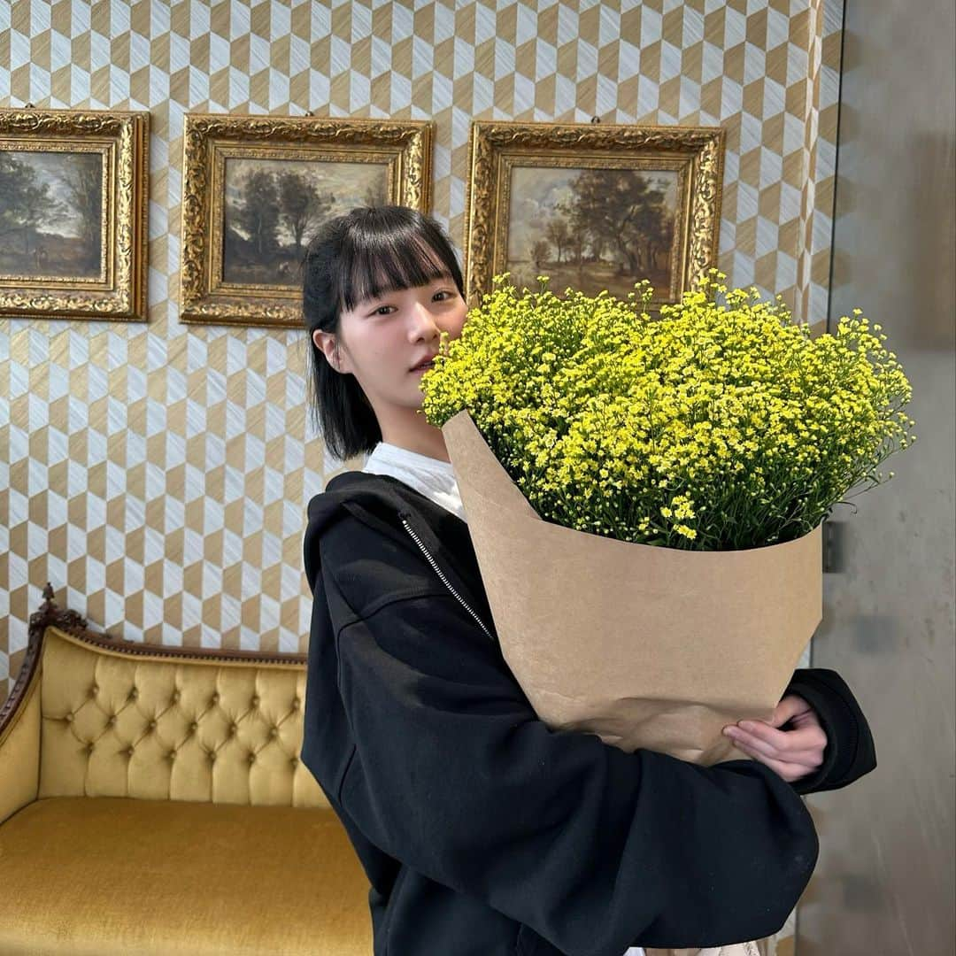 パク・ギュヨンさんのインスタグラム写真 - (パク・ギュヨンInstagram)「🌼」4月18日 0時57分 - lavieenbluu