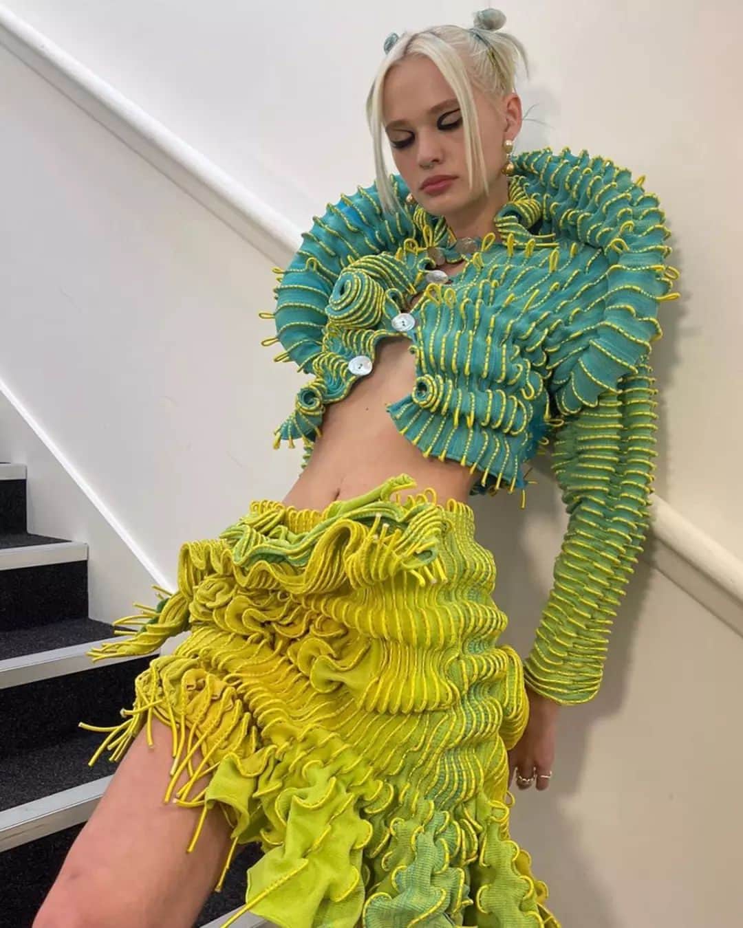 Fashion Weekのインスタグラム：「Subtly transitioning into warm colors. Knitwear designs by @gregojakpe」