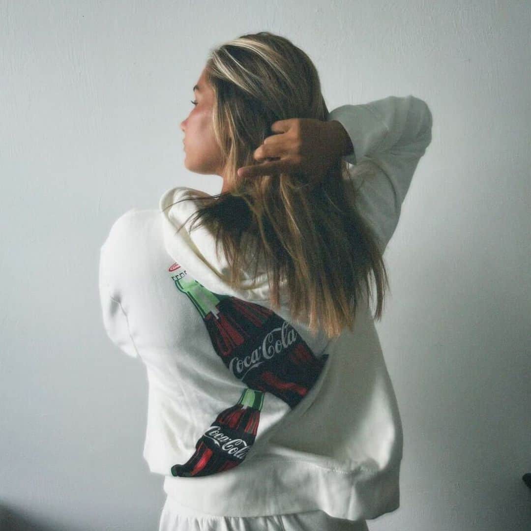 エアロポステールのインスタグラム：「Limited-edition #AeroCocaCola merch. Styles that won’t fizz out #WearAero」