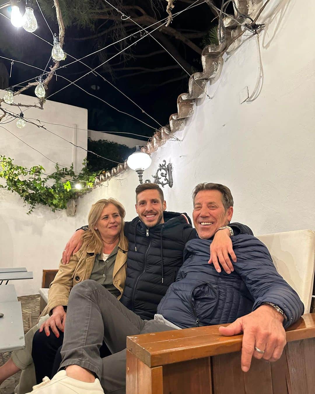 のインスタグラム：「Pura vitamina. Os echaba de menos .  Os quiero mucho . Has faltado tú , @javierpdm」
