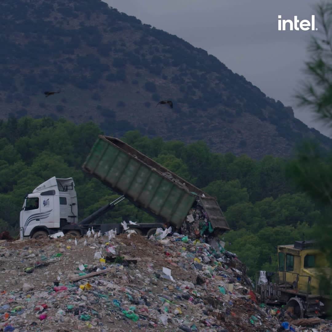 インテルのインスタグラム：「Recicla PC is a program that’s reducing e-waste in Brazil. Created by Intel Brazil and @CircularBrain, it gives people an environmentally-friendly way to dispose of their old PC for a discount on a new one. 🌎💻 #ReciclaPC #EarthMonth」