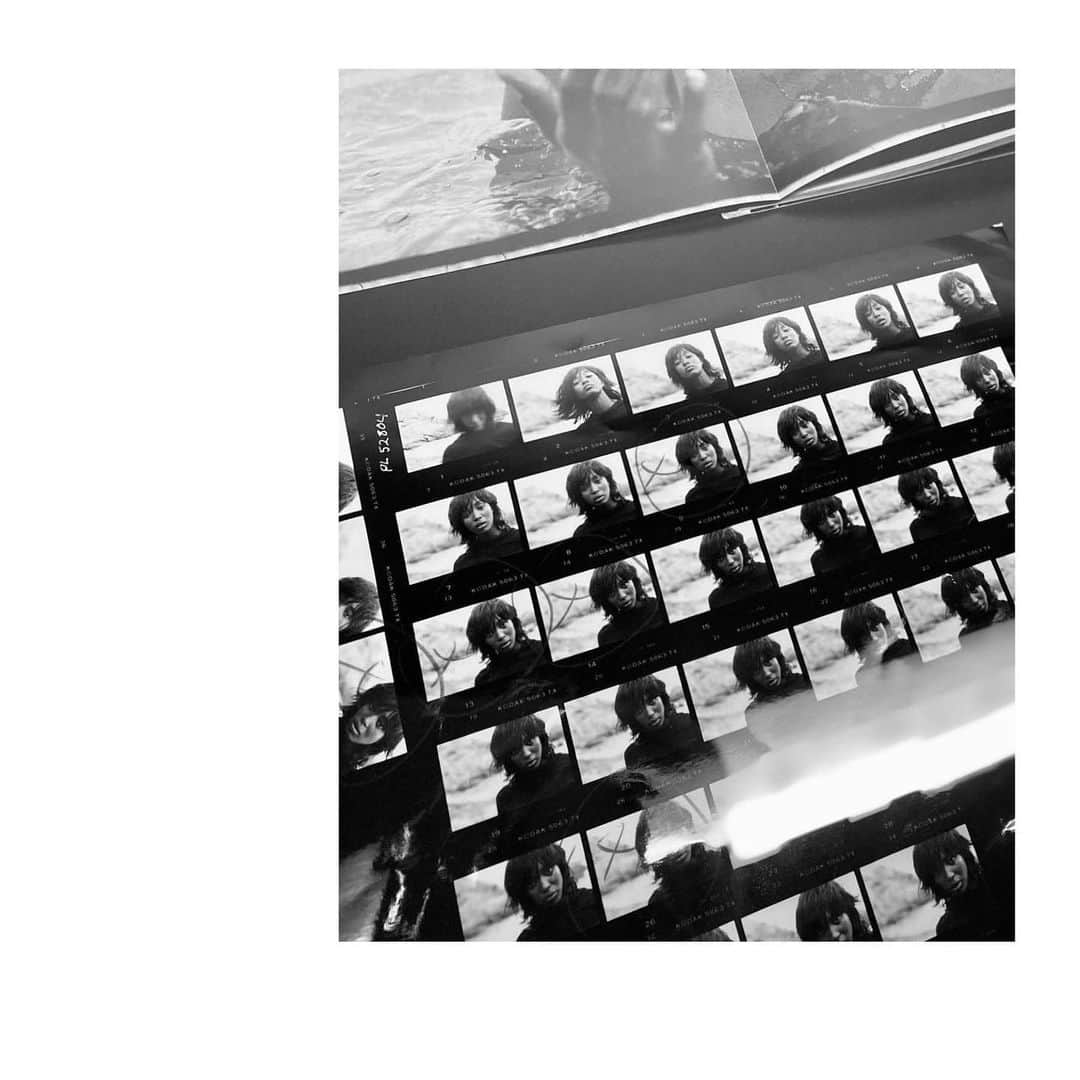 ピーター・リンドバーグさんのインスタグラム写真 - (ピーター・リンドバーグInstagram)「Four weeks left to discover Peter Lindbergh's first self-curated exhibition On view in Brussels' Espace Vanderborght until 14 May 2023   Take a closer look at 'Untold Stories' as seen by its visitors  Photos by @photographalie @f_ati @fabiano_sartori  (Cover image: @alexdeterwangne_visuals)  #LindberghUntoldStories #PeterLindberghBrussels #Brussels #Kunstpalast #Profirst」4月18日 1時14分 - therealpeterlindbergh