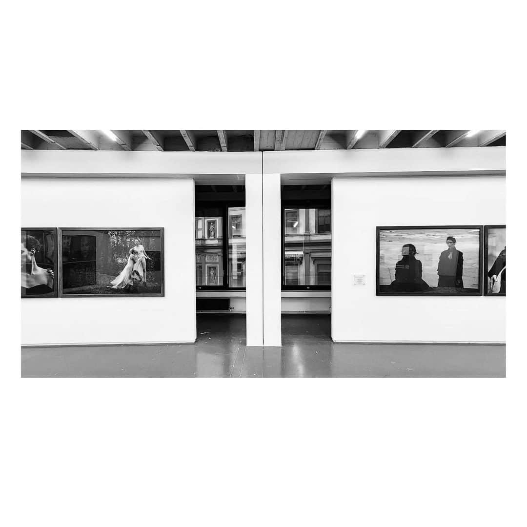 ピーター・リンドバーグさんのインスタグラム写真 - (ピーター・リンドバーグInstagram)「Four weeks left to discover Peter Lindbergh's first self-curated exhibition On view in Brussels' Espace Vanderborght until 14 May 2023   Take a closer look at 'Untold Stories' as seen by its visitors  Photos by @photographalie @f_ati @fabiano_sartori  (Cover image: @alexdeterwangne_visuals)  #LindberghUntoldStories #PeterLindberghBrussels #Brussels #Kunstpalast #Profirst」4月18日 1時14分 - therealpeterlindbergh