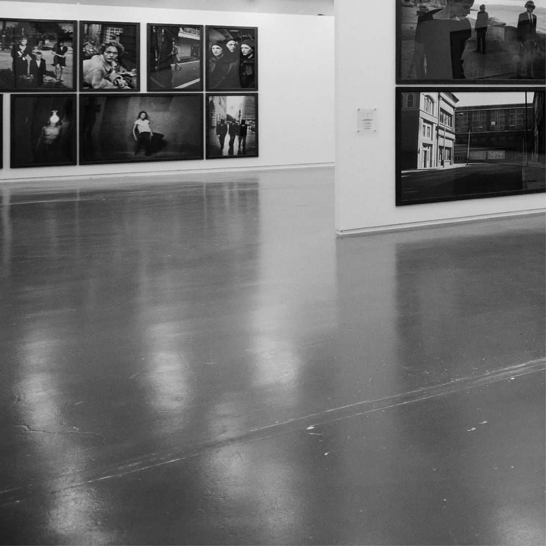 ピーター・リンドバーグさんのインスタグラム写真 - (ピーター・リンドバーグInstagram)「Four weeks left to discover Peter Lindbergh's first self-curated exhibition On view in Brussels' Espace Vanderborght until 14 May 2023   Take a closer look at 'Untold Stories' as seen by its visitors  Photos by @photographalie @f_ati @fabiano_sartori  (Cover image: @alexdeterwangne_visuals)  #LindberghUntoldStories #PeterLindberghBrussels #Brussels #Kunstpalast #Profirst」4月18日 1時14分 - therealpeterlindbergh