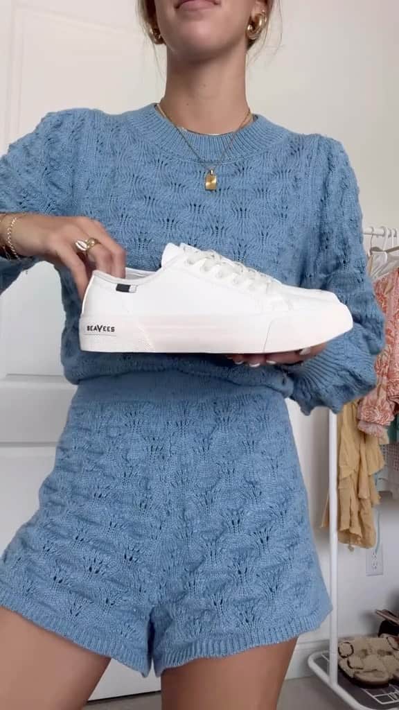 シービーズのインスタグラム：「Our favorite white sneaker staple. ✔️ The SeaChange LTT in vegan corn leather is a wardrobe must. Shop at the link in our bio.   📷 @marymargaretboud  #springoutfits #pinterestoutfit #stapleshoes #capsulewardrobe #veganshoes」