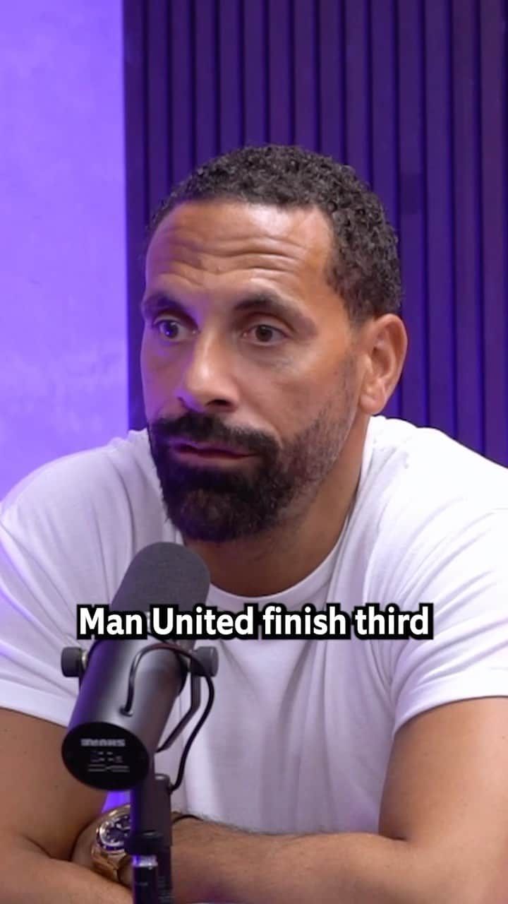 リオ・ファーディナンドのインスタグラム：「Would you rather finish 2nd with no trophies (aka Arsenal) or finish 3rd with 1 trophy (aka Manchester United)??  Comment Below」