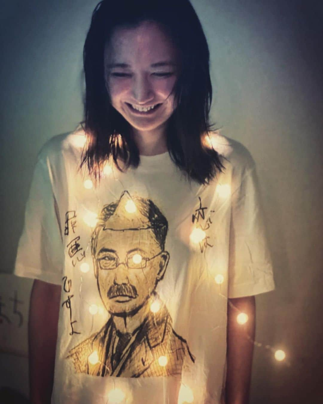 清水楓さんのインスタグラム写真 - (清水楓Instagram)「『恋は罪悪ですよ』Tシャツ作ったよ  But--but do you know that there is guilt also in loving?   おばけ夏目漱石先生描きました  お気に入り  電球巻いてます  #夏目漱石 #sousekinatsume  #思い出すことなど #ut  #kokoro  #art #creative #drawing  #アート#絵画#ドローイング #水彩 #カラーインク  #watercolor #watercolorpainting #watercolorart #watercolorillustration  #watercolorartist #painting #paintings  #paintingoftheday  #painting_forever_art #paintingart #paintingsdaily #illustration #illustrationartists #illustrationart #illustrations」4月18日 1時33分 - kaede_shimizu