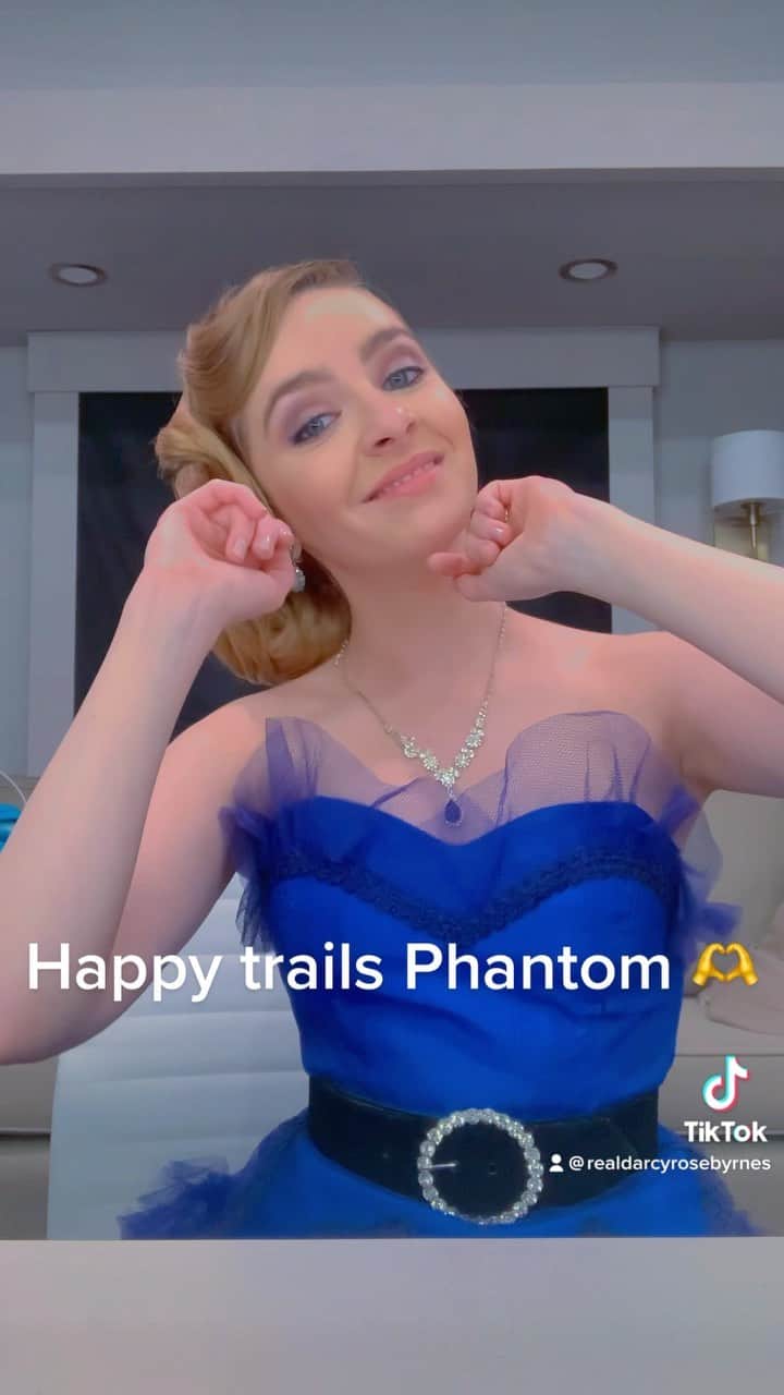 のインスタグラム：「Happy trails phantom 🫶 thanks for the memories and the dreams. I’ll be thinking of you 💙 #phantomoftheopera #opera #theatre  #music #musicaltheatre #singing #cover #broadway #andrewlloydwebber #thinkofme」