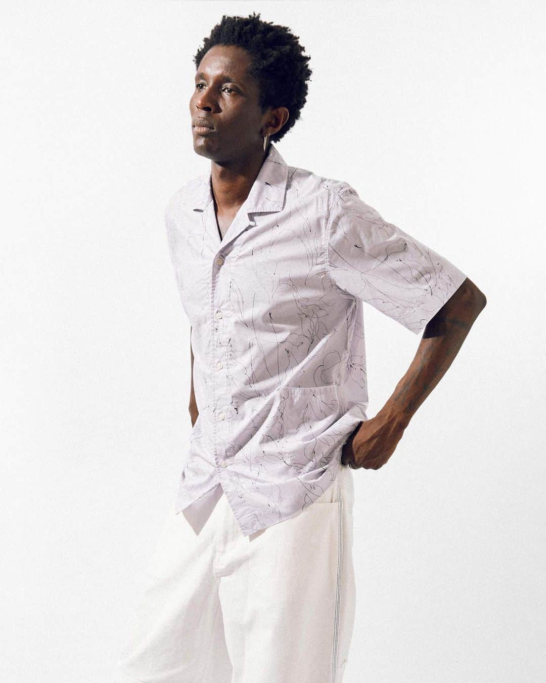 ガーブストアのインスタグラム：「As the weather warms up, look no further than Garbstore's offering of laid-back summer shirts. ⁠ Discover new colourways of fan favourites, including a select few made using premium Japanese 'Miracle Wave' cotton.⁠」