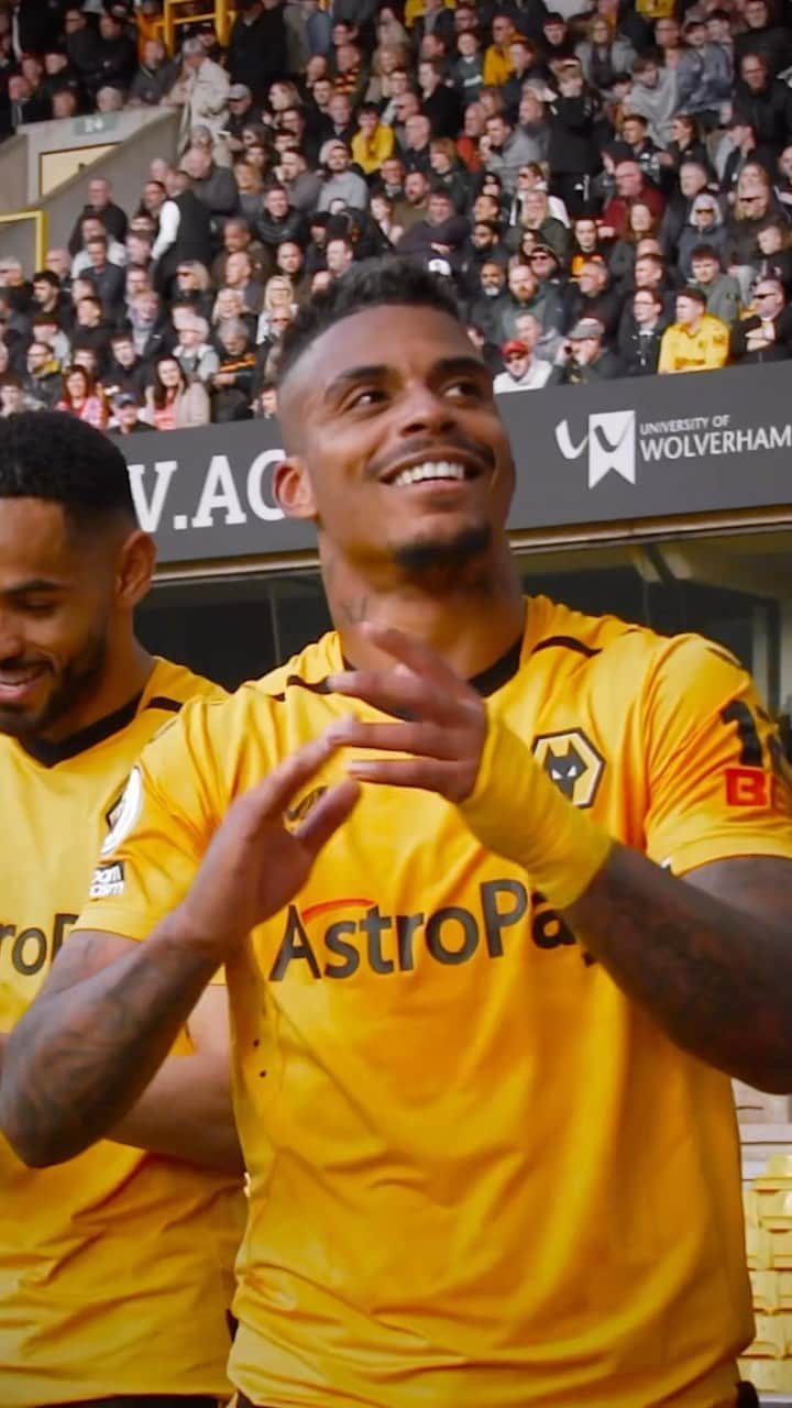 マリオ・レミナのインスタグラム：「Serenaded off the pitch 🐺🎶」