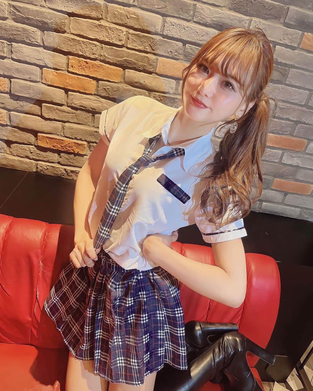 のインスタグラム：「中々着ることない制服🤫」