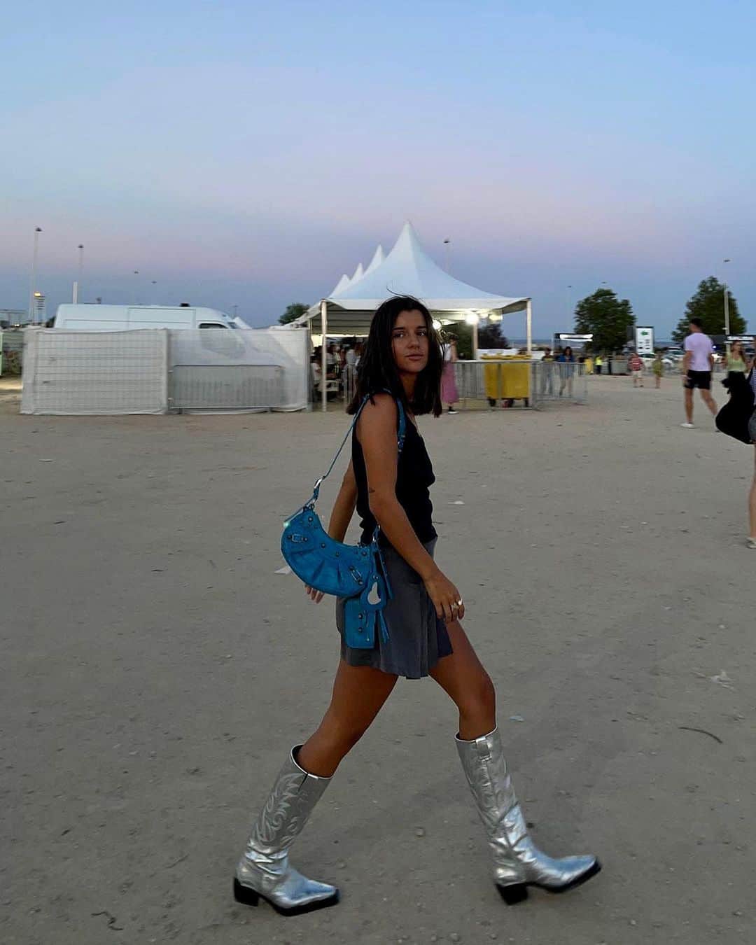 のインスタグラム：「Fit for a festival.  @jmuchelas wears the leather knee high boots [120560965]」