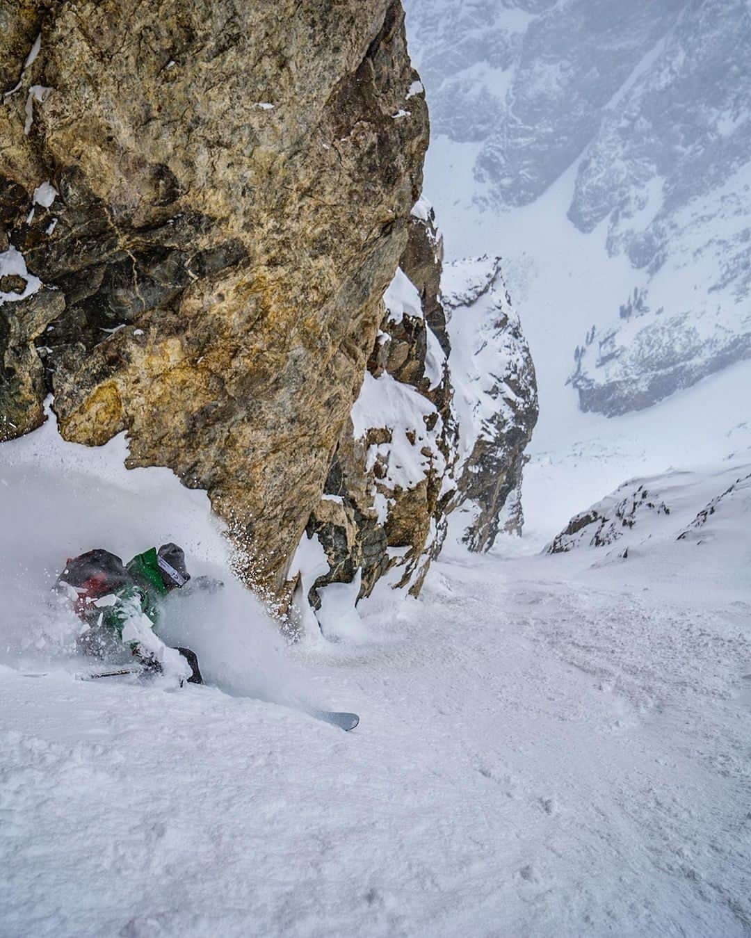 ジミー・チンのインスタグラム：「Never really liked going down Main Street. Always preferred the back alleys.  @jacksonhole  @thenorthface  Photos by @chrisfigenshau」