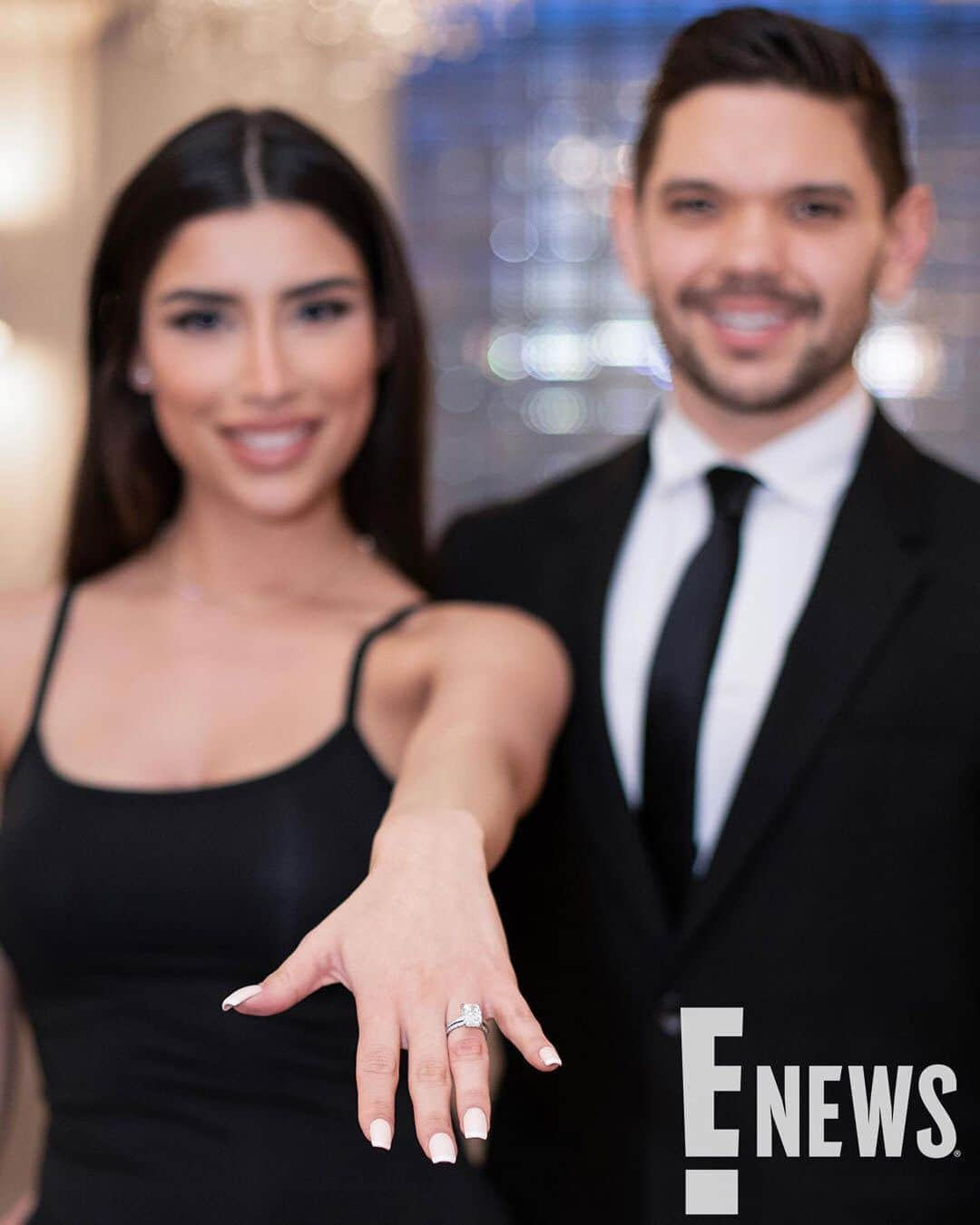 E! Onlineさんのインスタグラム写真 - (E! OnlineInstagram)「#LoveIsBlind star Kyle Abrams is off the market after getting engaged to Tania Leanos. ❤️ Get all the exclusive details on his surprise proposal at the link in our bio. (📷: Minha Aamer / Holy Cow Productions LLC.)」4月18日 2時01分 - enews