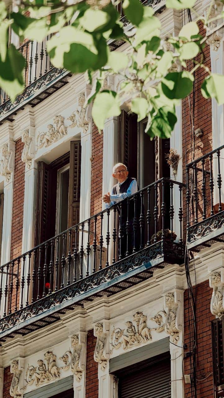 Guido Gutiérrez Ruizのインスタグラム：「Si hay algo que sabemos de Madrid es que una ciudad  adictiva ¿Qué tendrá? #Madrid • If there's something we all know about Madrid, it's that it is an addictive city. What does it have? #Guigurui   #Spain #QuehacerenMadrid #visitspain #spain #españa」