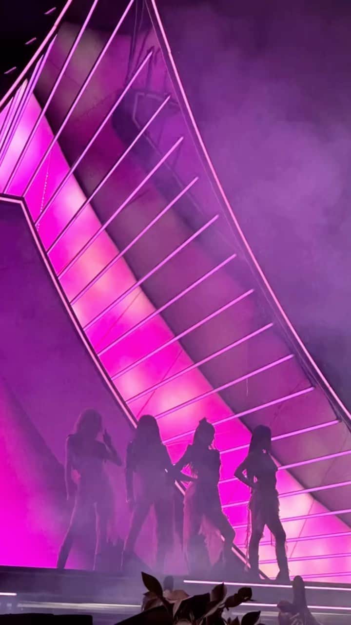 パク ・スジュのインスタグラム：「💕🖤 PINKCHELLA 2023 🖤💕 what. a. show!!!   @blackpinkofficial @roses_are_rosie @jennierubyjane @lalalalisa_m @sooyaaa__ #blackpink #coachella」