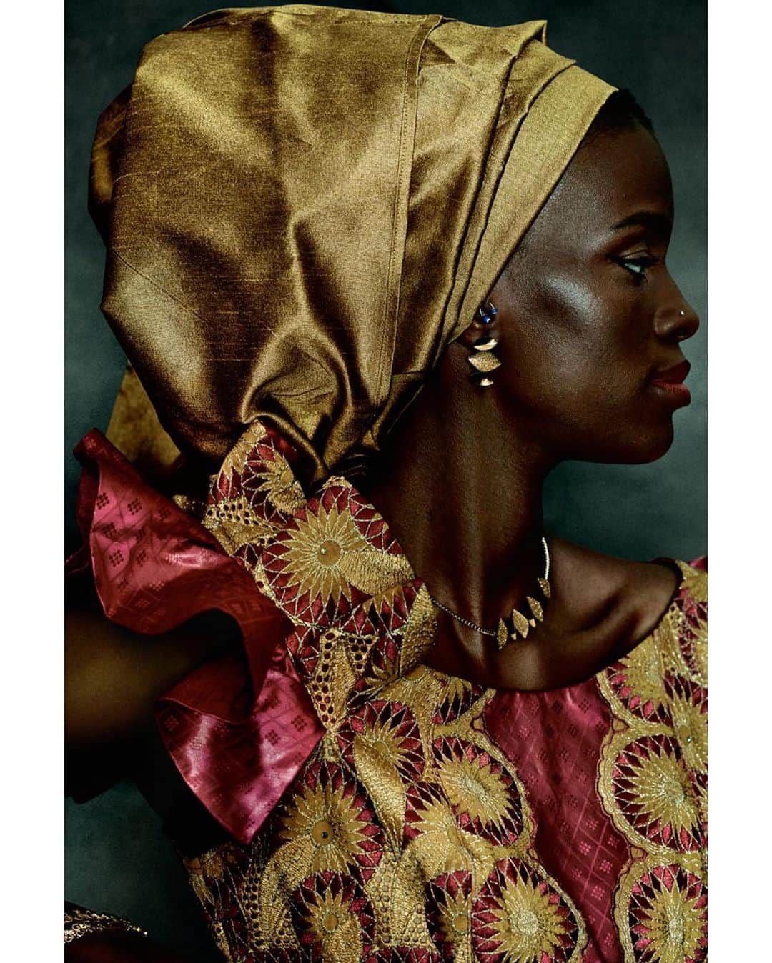 マリオ・テスティーノのインスタグラム：「A BEAUTIFUL WORLD TRADITIONAL DRESS, SENEGAL, 2022 _ VESTIMENTA TRADICIONAL, SENEGAL, 2022」