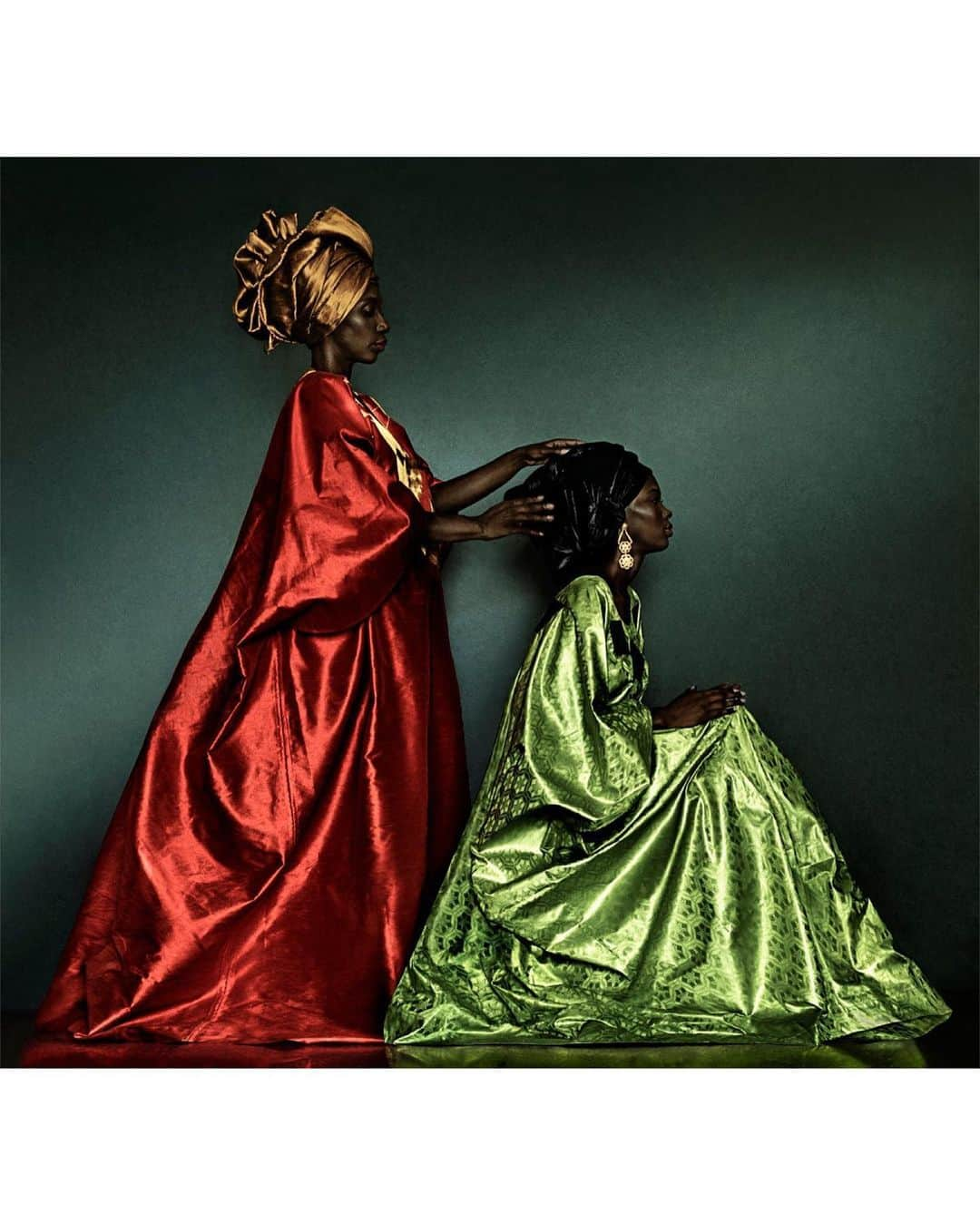 マリオ・テスティーノさんのインスタグラム写真 - (マリオ・テスティーノInstagram)「A BEAUTIFUL WORLD TRADITIONAL DRESS, SENEGAL, 2022 _ VESTIMENTA TRADICIONAL, SENEGAL, 2022」4月18日 2時28分 - mariotestino