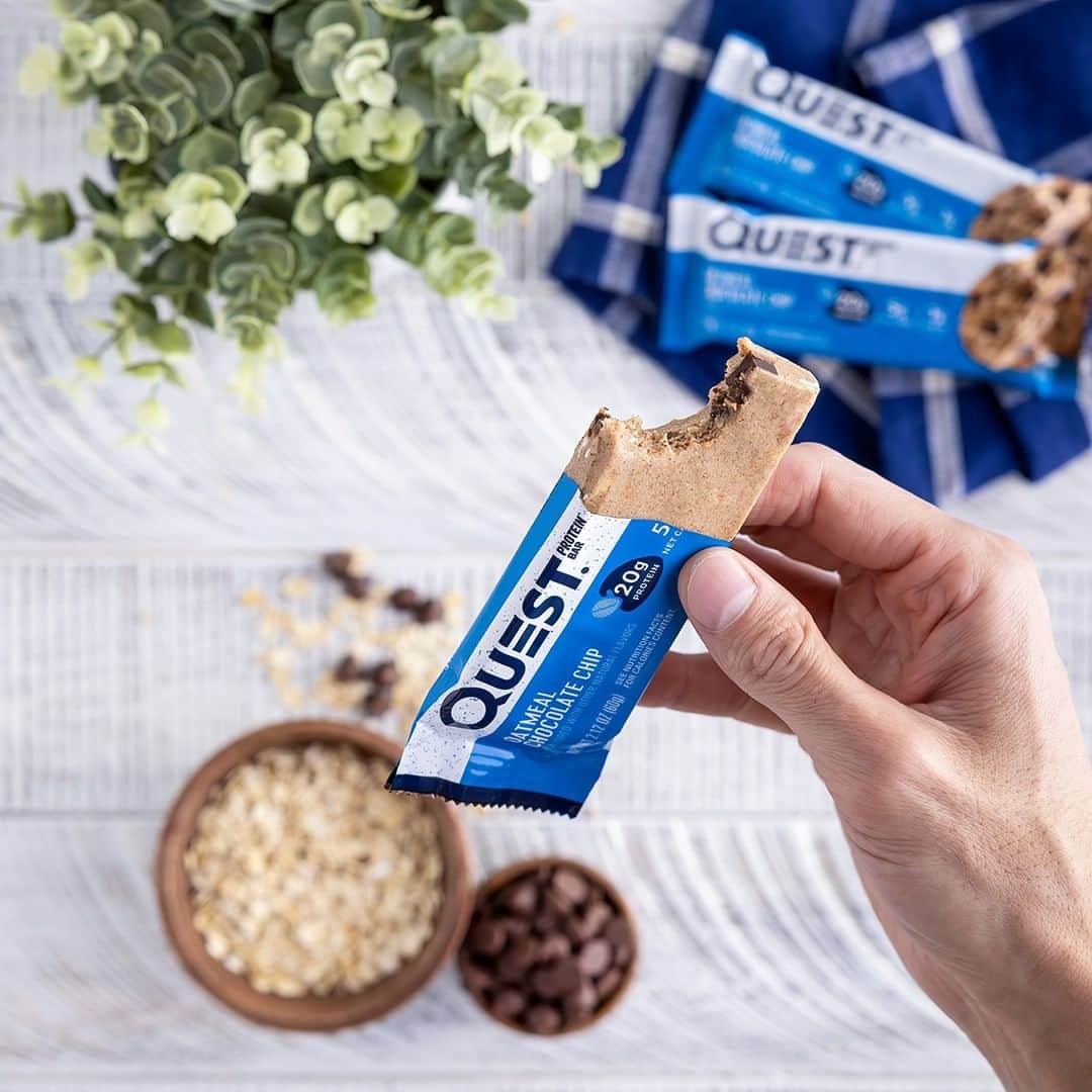 questnutritionさんのインスタグラム写真 - (questnutritionInstagram)「Quest Classroom session! Today we’re learning about the Better, Softer, Yummieeeer Oatmeal Chocolate Chip #QuestBar. 💪🍫 Who loves this flavor? 🤓 #OnaQuest #QuestNutrition #QuestBars」4月18日 2時34分 - questnutrition