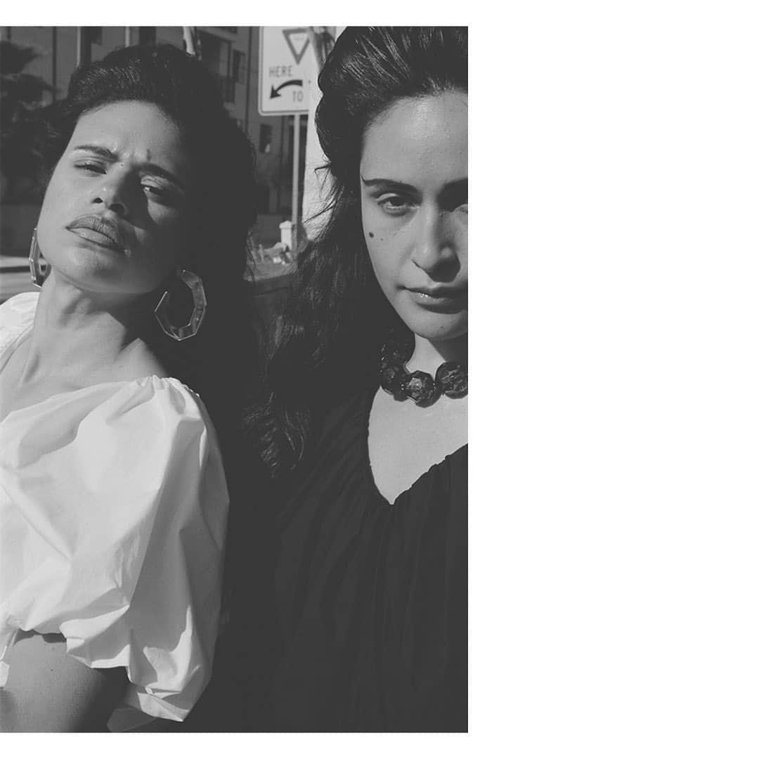 レイチェルコーミーのインスタグラム：「Snapshots of an Enduring Friendship  Photography by @yemchuk / link in bio to the RC journal story 🖤  @amez_pro @groovy.morning @meganrenee_w」