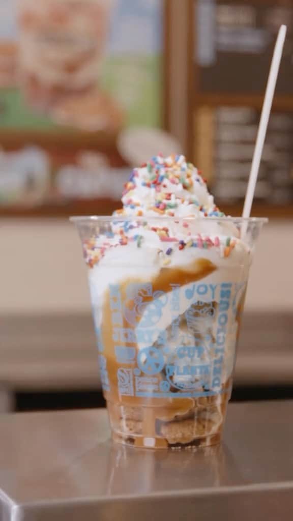 Ben & Jerry'sのインスタグラム：「100% gluten-free. 110% decadent. Look for it at your Scoop Shop at the link in bio!  #benandjerrys #icecreamsundae #scoopshop #glutenfree #glutenfreedessert #icecreamrecipe #foryou」