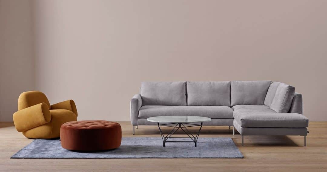 eilersenのインスタグラム：「LUCE means 'light' in Italian. It is a sofa designed with a (spot)light on the Scandinavian market, hence the name LUCE. It is a 'classic' that provides our ultimate comfort and timeless design with a modern twist. LUCE is an ordinary, no-frills sofa. It doesn't attempt to stand out, but it is comfortable and straightforward. ⁠ ⁠ ⁠ Sofa:  LUCE designed by Jens Juul Eilersen⁠ Fabric: Level 26⁠ Chair:  Havana designed by  Eilersen and LAB 15⁠ Table:  Spider with a white marble plate⁠ Carpet: Stick in colour Steel⁠ ⁠ ⁠ ⁠ ⁠ ⁠ ⁠ ⁠ ⁠ ⁠ ⁠ ⁠ ⁠ ⁠  ⁠ #eilersen #eilersenfurniture #myeilersen #enjoyaneilersen #LUCE #jensjuuleilersen #homedecor #sofa #danishdesign #inredning #finahem #interiorlovers #interiordesign #modernliving #minimalism #nordiskehjem #nordicinspiration #nordicliving #craftsmanship #luxurylifestyle #boligindretning #designinterior #livingroominspo #boliginspiration #softminimalism #hemindredning #schönerwohnen #nordicminimalism #throughgenerations」