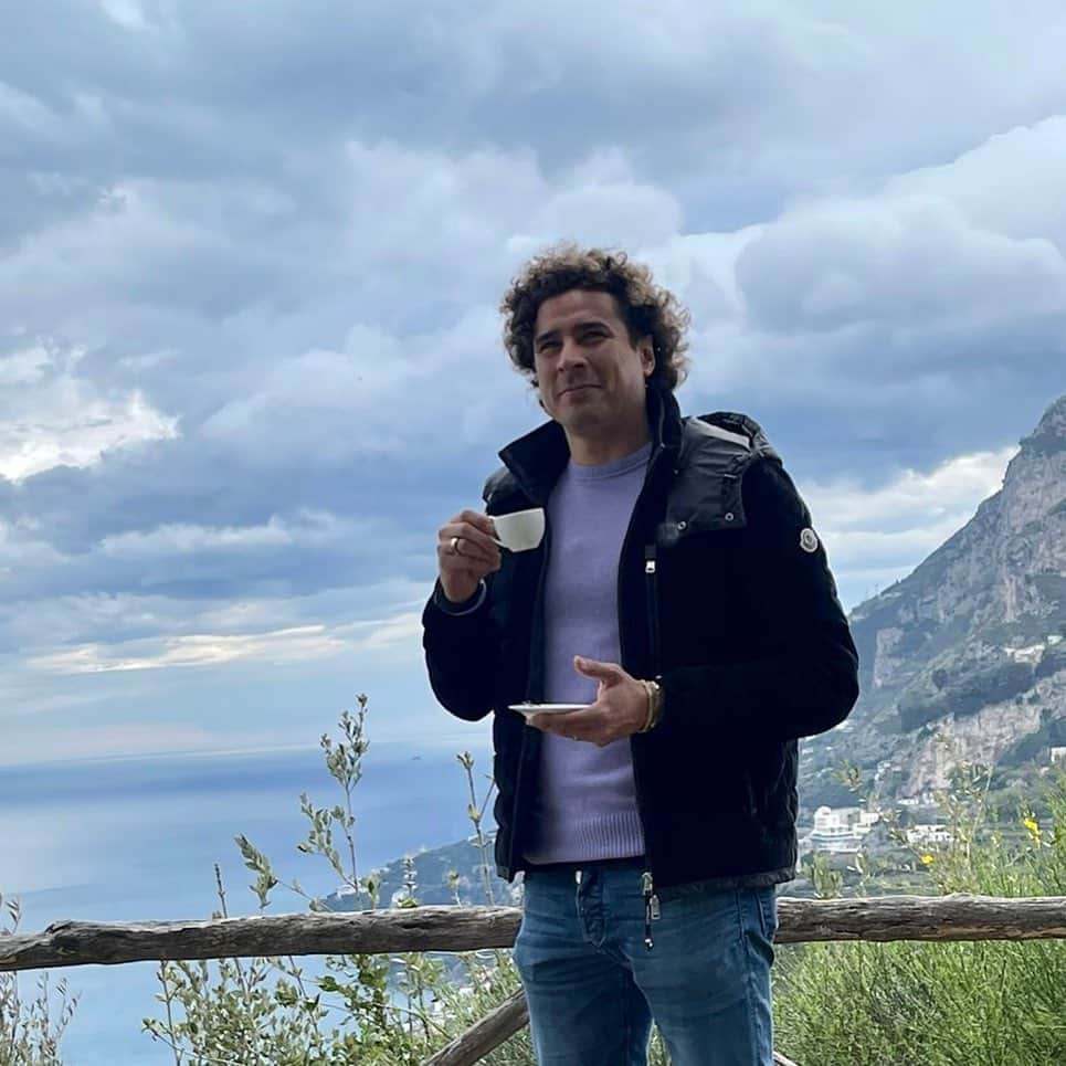 ギジェルモ・オチョアのインスタグラム：「Caffè O’clock …☕️ 🇮🇹   #NoMemoNoParty」