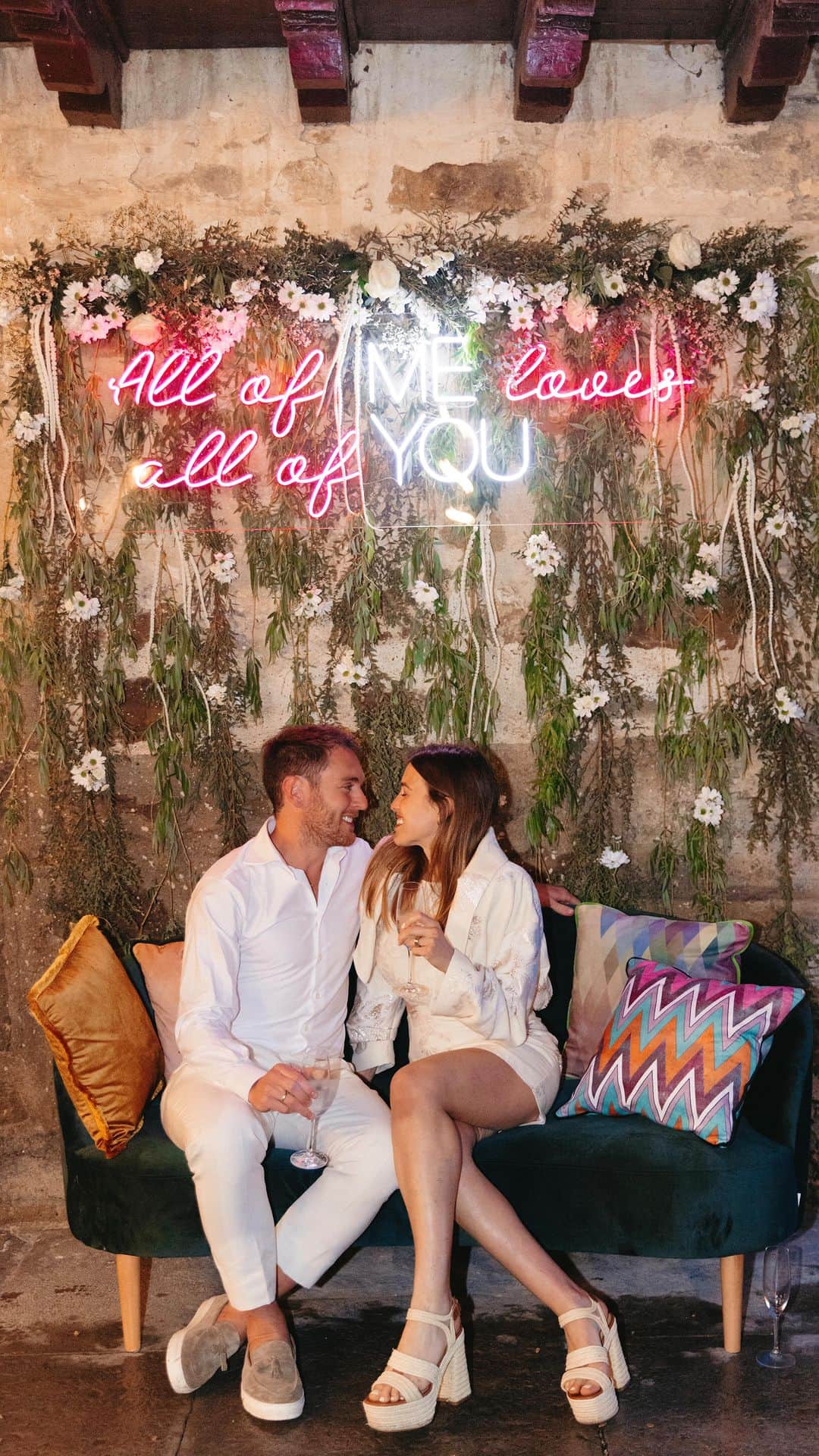 イバイ・ゴメスのインスタグラム：「Sin palabras…❤️ 10 años desde que comenzamos nuestra historia de amor, que no es perfecta, pero en la que trabajamos JUNTOS. Porque el amor no va de ganar, sino de compartir, de ser equipo. ❤️ Aún no me puedo creer que preparas todo esto sin que yo me enterase de absolutamente NADA, @ibaigomez 🙈 Te amo infinito!!」