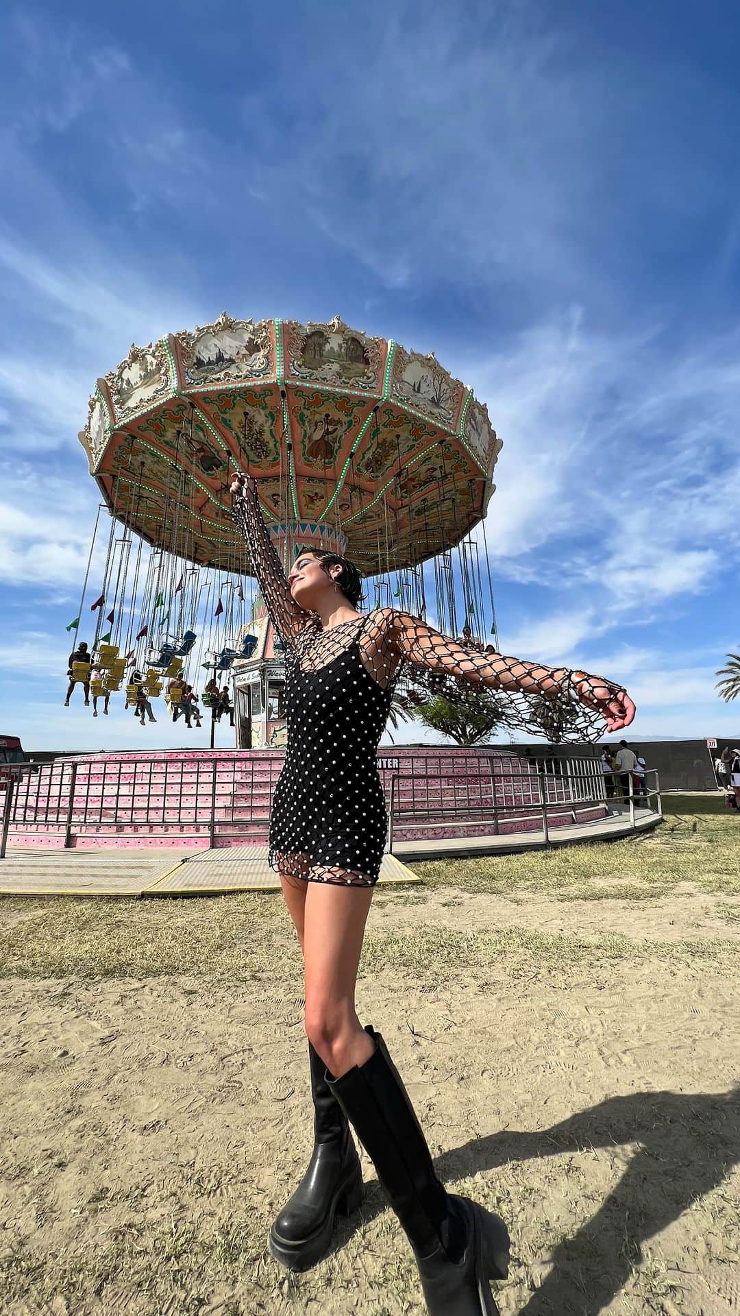 ストーミ・ヘンレイのインスタグラム：「Best day ever at the @revolve festival🎡✨🫶🏼 #revolvefestival」