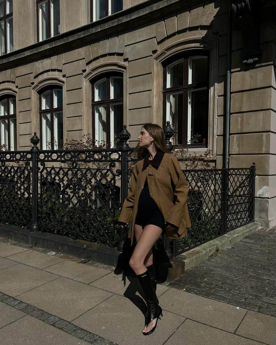 ペニーレ・タイスベックのインスタグラム：「Annonce Sunny side up💛 @matchesfashion #MATCHESFashion #MFcommunity」