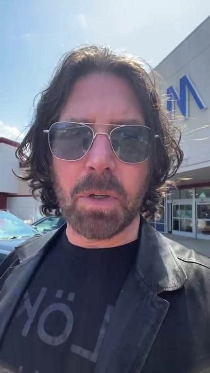 ジェイムズ・バーバーのインスタグラム：「Post show wrap up.」