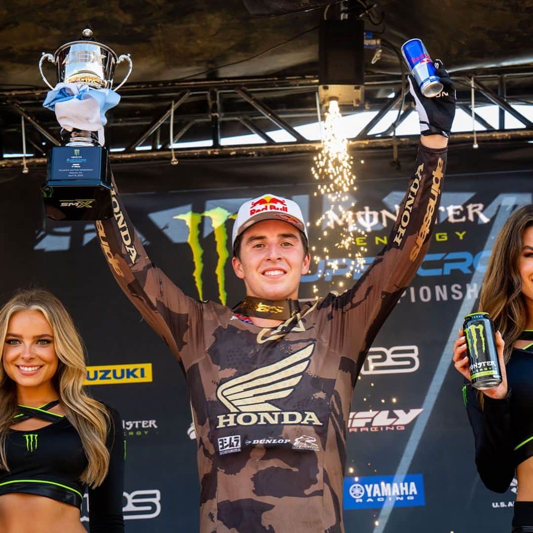 Honda Powersports USさんのインスタグラム写真 - (Honda Powersports USInstagram)「//Red Ride Race Report//  //AMA Supercross//  Team Honda HRC earned its second win-sweep of the 2023 AMA Supercross season this weekend in Atlanta, and this one was particularly sweet for Chase Sexton @chasesexton and Hunter Lawrence @hunterlawrence. This one was even better than the first, as Sexton and Lawrence both dominated their respective races, and both improved their chances to win titles. Their timing was also good, as the event was held at Atlanta Motor Speedway, just down the road from Honda’s Powersports headquarters, with scores of Honda associates in attendance, along with top management.   //MotoGP Report//  LCR Team rider Alex Rins @alexrins put in a perfect performance to achieve his first win aboard the Honda RC213V at the Grand Prix of the Americas this weekend. Starting from the second spot of the grid and with Saturday's Sprint podium in his pocket, Rins made a perfect start, pushed and fought unceasingly for the first position with Pecco Bagnaia, and after a mistake from Bagnaia, the LCR rider led until the checkered flag, opening a gap and imposing a tremendous pace.  //Enduro Report//  JCR Honda's Rya Surratt @ryansurratt_77 claimed the championship in AMA District 37's five-round hare and hound series--a championship within the district's overall Desert Series, which includes hare and hound, sprint enduro and desert scrambles events.  Surratt finished third in Ridgecrest, California, this weekend aboard his CRF450RX, and he was followed by his teammate Preston Campbell @prestoncampbell300 aboard his CRF450X.  //GNCC Report//  At the fifth round of the Grand National Cross Country Series, Phoenix Racing Honda's Ruy Barbosa @ruy14 tallied his second XC2 class win of the year. Riding a CRF250RX, Barbosa finished more than a minute ahead of the second-place competitor at Moree's Sportsman's Preserve in Society Hill, South Carolina.   Teammate Cody Barnes @codybarnes099 also scored an XC2 podium position, taking third at the Camp Coker Bullet GNCC, while Mike Witkowski @mike_witkowski scored his best finish this year--seventh in class. #RideRed @hondaracingcorporation   Caption continued in comments.」4月18日 3時39分 - honda_powersports_us